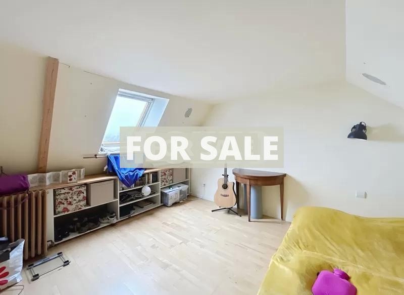 Traditional House with Garden