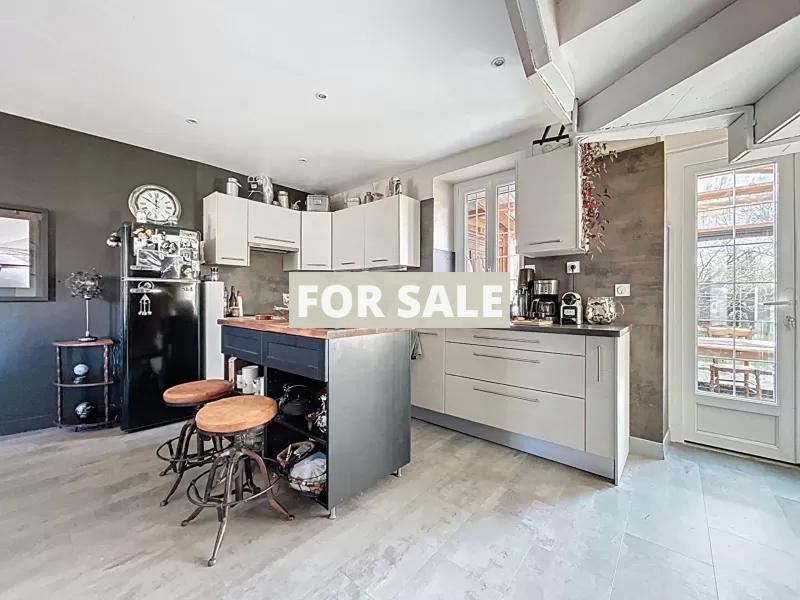 Traditional House with Garden