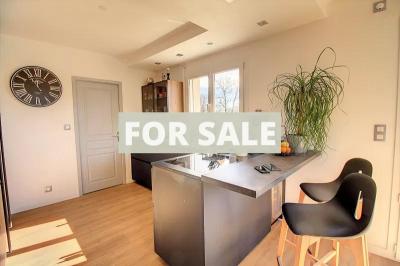 Contemporary Detached House with Landscaped Garden