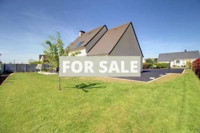 Contemporary Detached House with Landscaped Garden