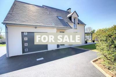 Contemporary Detached House with Landscaped Garden