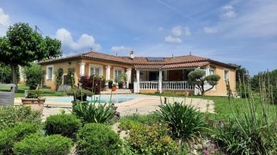 Pretty Detached Villa With Pool And Pretty Views