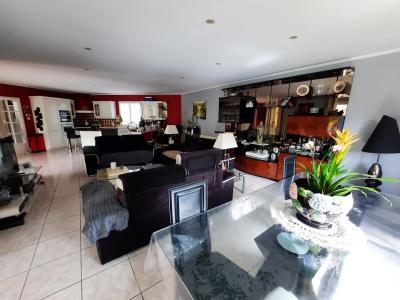 Pretty Detached Villa With Pool And Pretty Views
