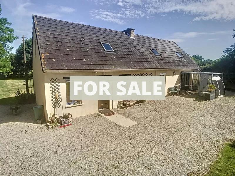 Main Photo of a 3 bedroom  Country House for sale