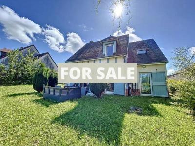 Pretty Cottage with Garden Close to the Coast