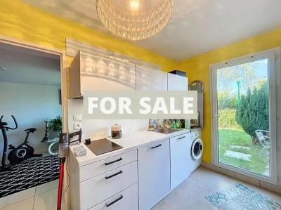 Pretty Cottage with Garden Close to the Coast