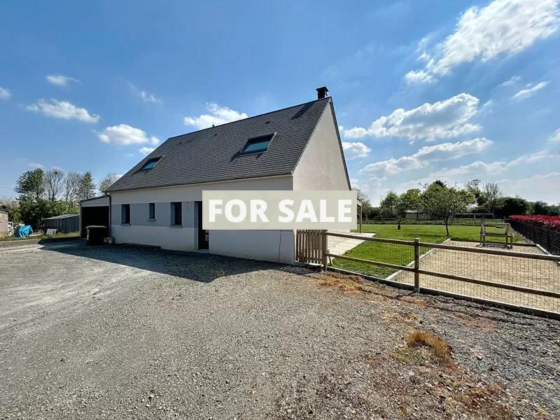 Detached Contemporary House with Garden