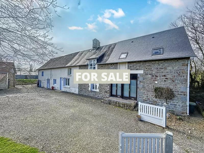 Main Photo of a 4 bedroom  Country House for sale