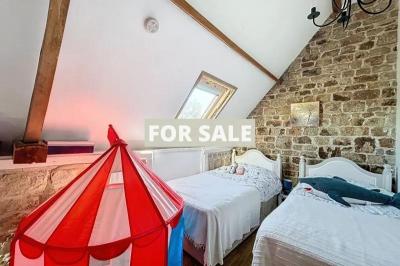 Detached Country House with Outbuilding and Land