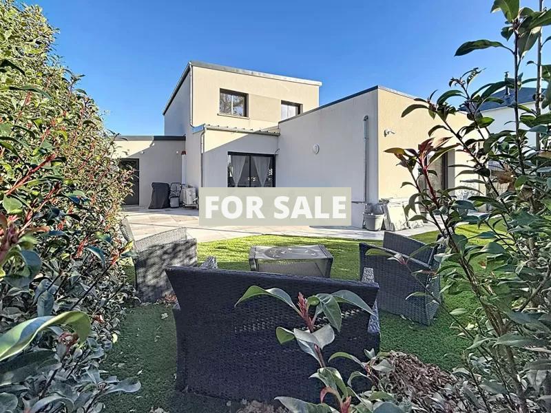 Stunning Contemporary House by the Coast