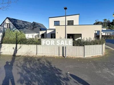 Stunning Contemporary House by the Coast