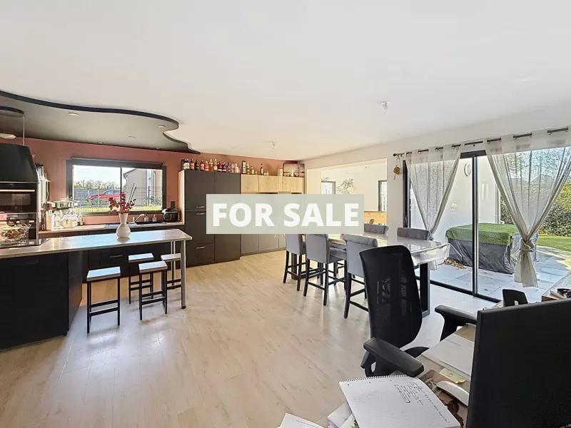 Stunning Contemporary House by the Coast