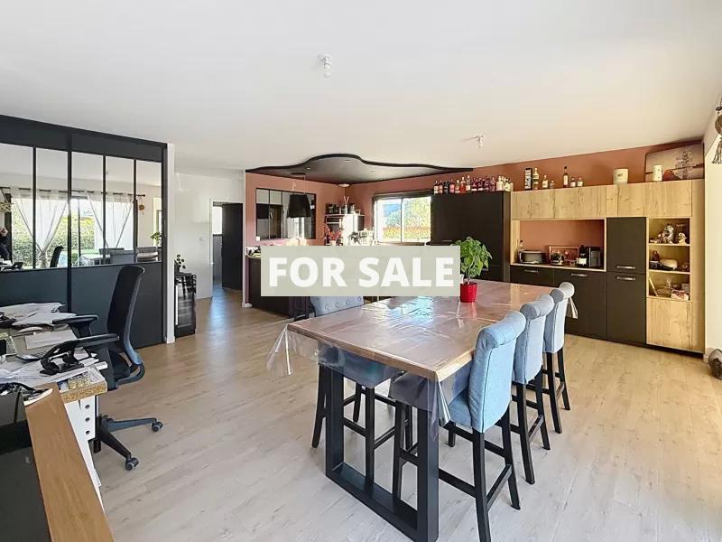 Stunning Contemporary House by the Coast