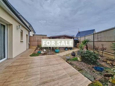 Modern Detached House with Garden