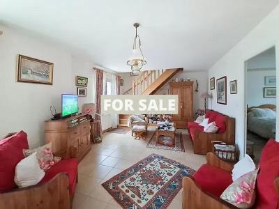 Modern Detached House with Garden