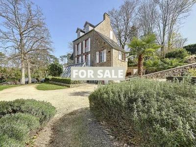 Detached House with Garden and Open View