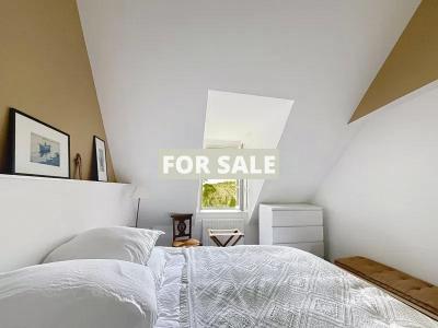 Detached House with Garden and Open View