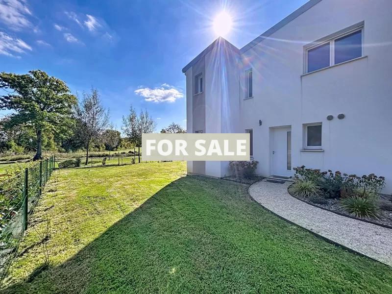 Contemporary House in Coastal Location