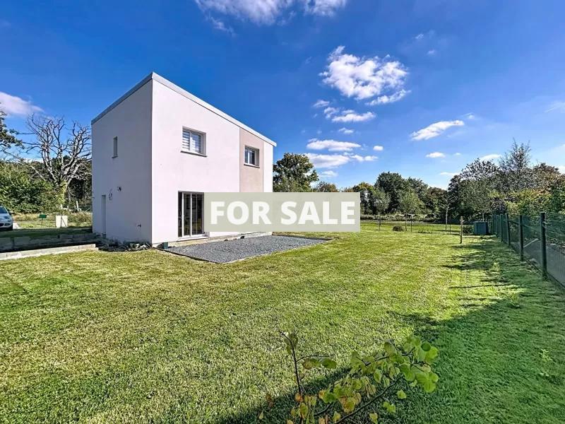 Contemporary House in Coastal Location