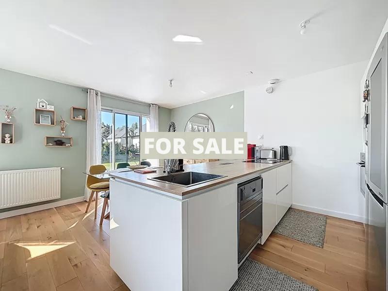 Contemporary House in Coastal Location