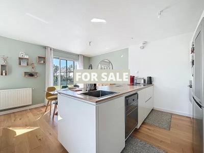 Contemporary House in Coastal Location