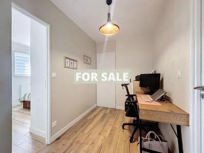 Contemporary House in Coastal Location