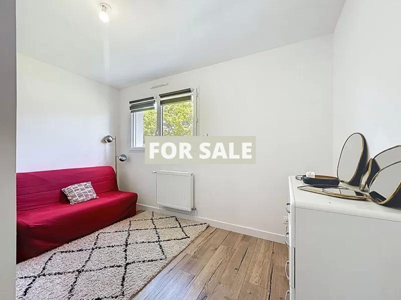 Contemporary House in Coastal Location