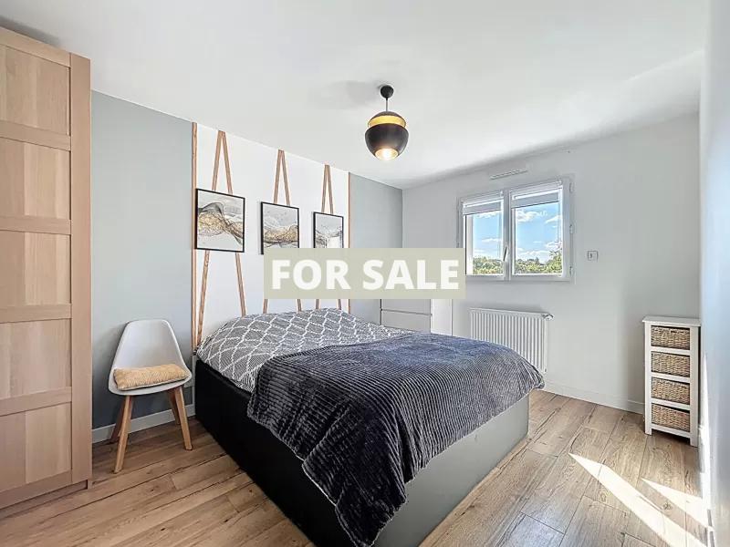 Contemporary House in Coastal Location