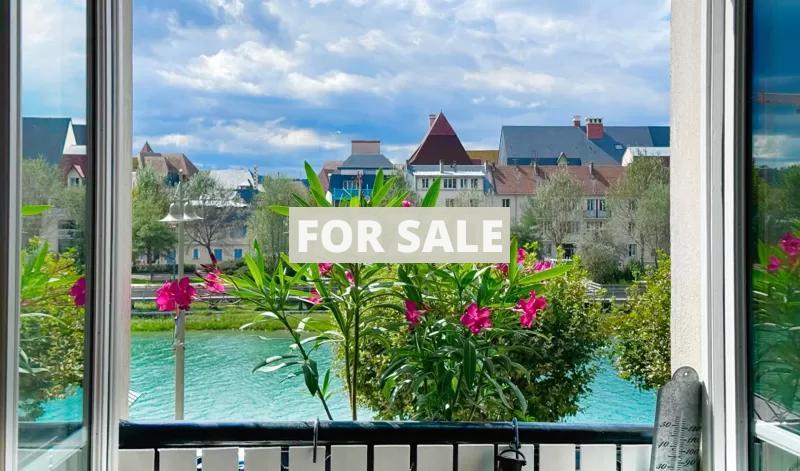 Main Photo of a 3 bedroom  Triplex for sale
