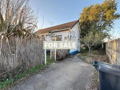 Detached House with Garden by the Coast