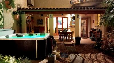 Beautiful Town House Full Of Character Offering 195 M2 Of Living Space, A Delightful Courtyard With 