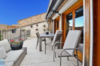 Renovated Former Bakery, Spacious Garage, Sunny Veranda