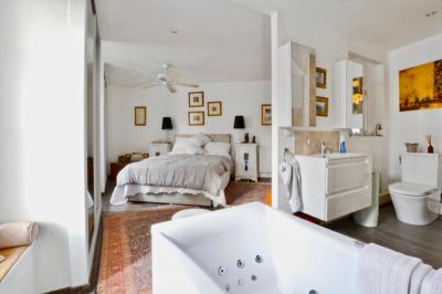 Renovated Former Bakery, Spacious Garage, Sunny Veranda