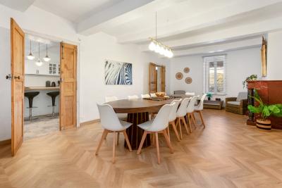 Late 18th Century Manor House with Pool and Views