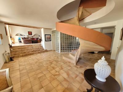 Beautiful Exceptional House in The Heart of The Vineyards