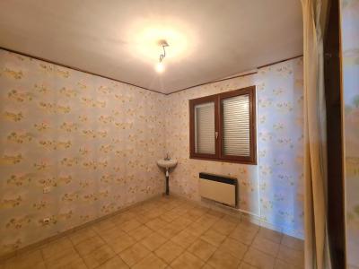 Single Storey Villa To Refresh With Garage