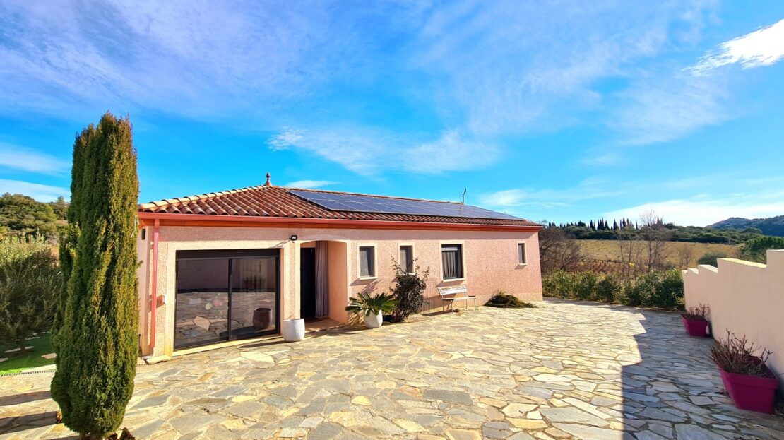 Superb Single Storey Villa With Swimming Pool And Views