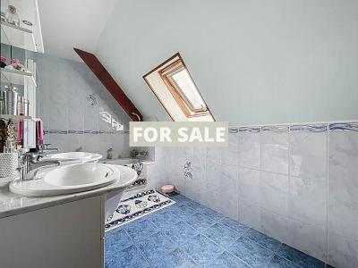 Detached Country House with Outbuilding