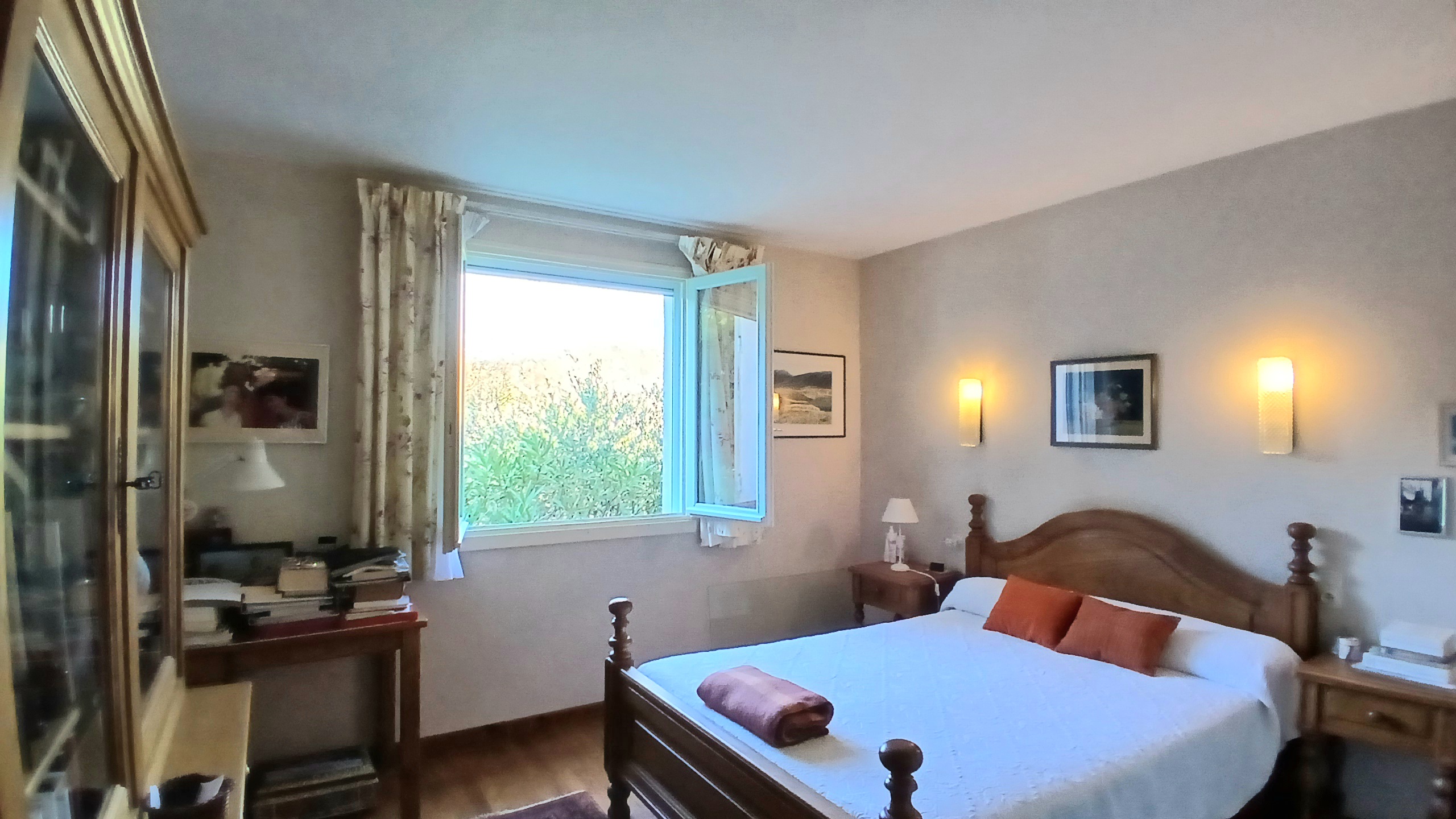 Detached House With Garage and Lovely Open View