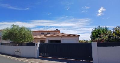 Stunning Villa With Independent Guest House & Pool