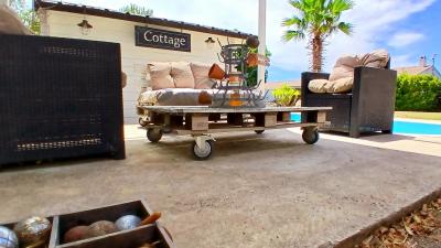 Stunning Villa With Independent Guest House & Pool