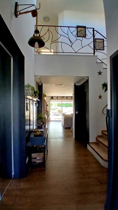 Stunning Villa With Independent Guest House & Pool