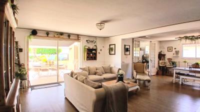 Stunning Villa With Independent Guest House & Pool