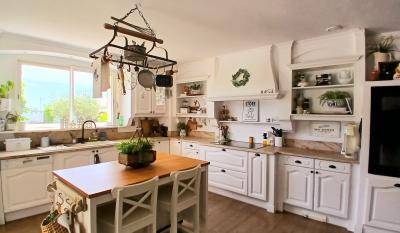 Stunning Villa With Independent Guest House & Pool