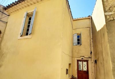 Pretty House With Small Courtyard