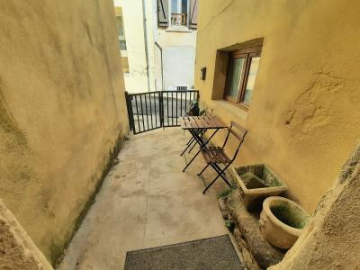 Pretty House With Small Courtyard