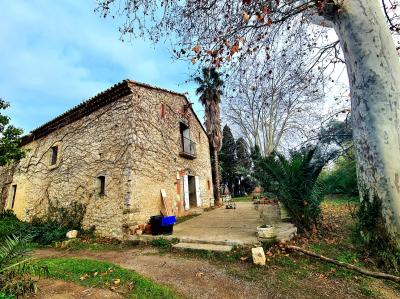Former Wine Domain In The Heart Of The Vineyards