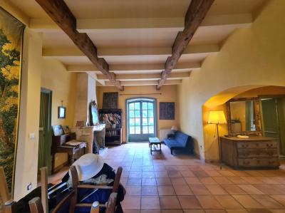 Former Wine Domain In The Heart Of The Vineyards