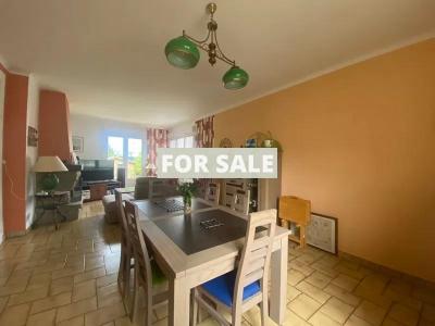 Delightful Traditional House with Garden