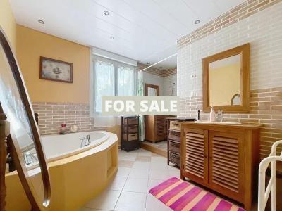 Delightful Traditional House with Garden